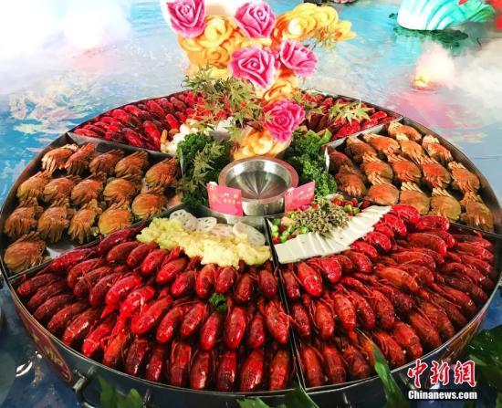 小龍蝦橫行德國柏林 政府鼓勵吃貨們大快朵頤！