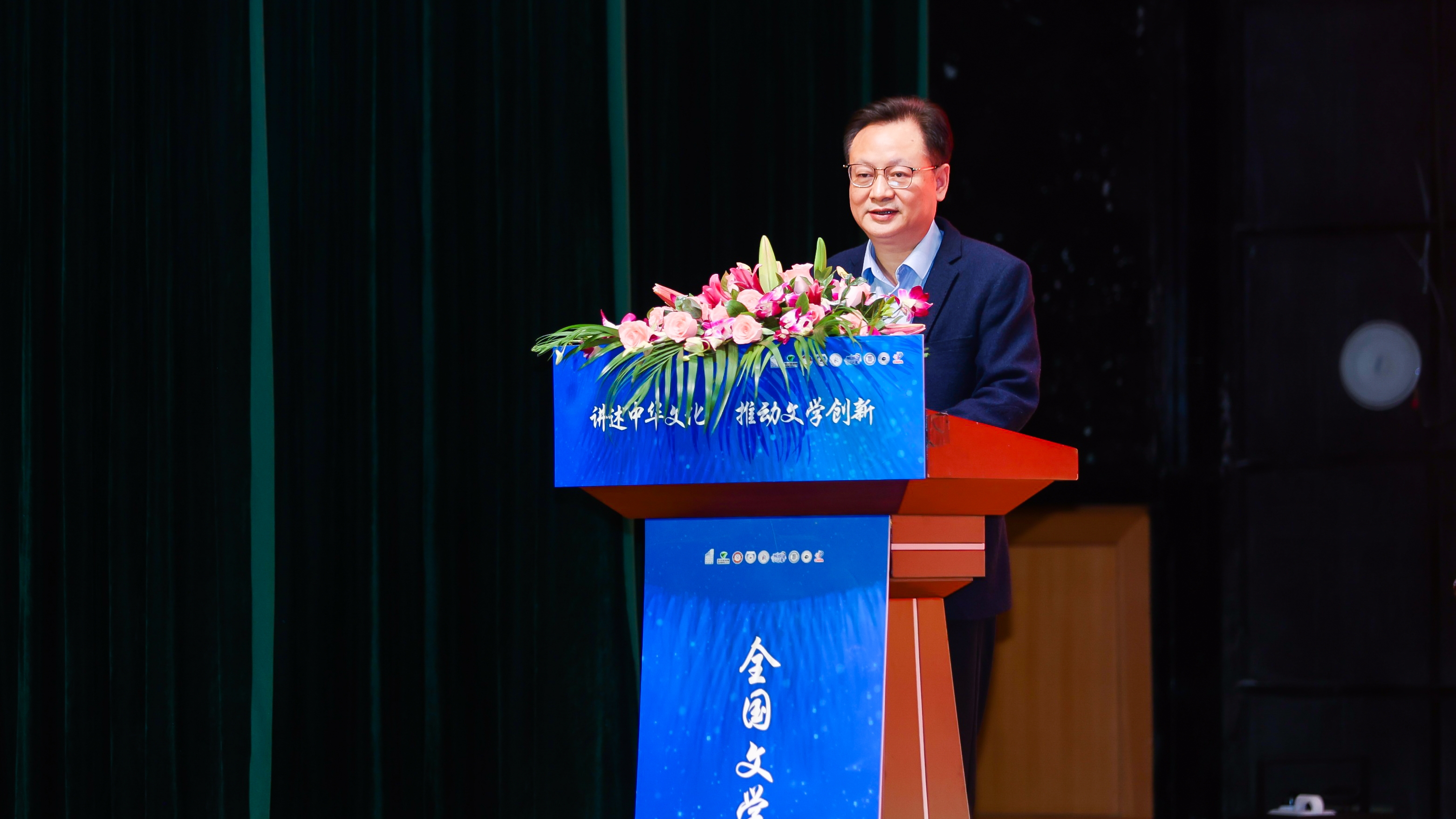 深圳市商品交易市場(chǎng)聯(lián)合會(huì)執(zhí)行會(huì)長劉鴻強(qiáng)致辭中